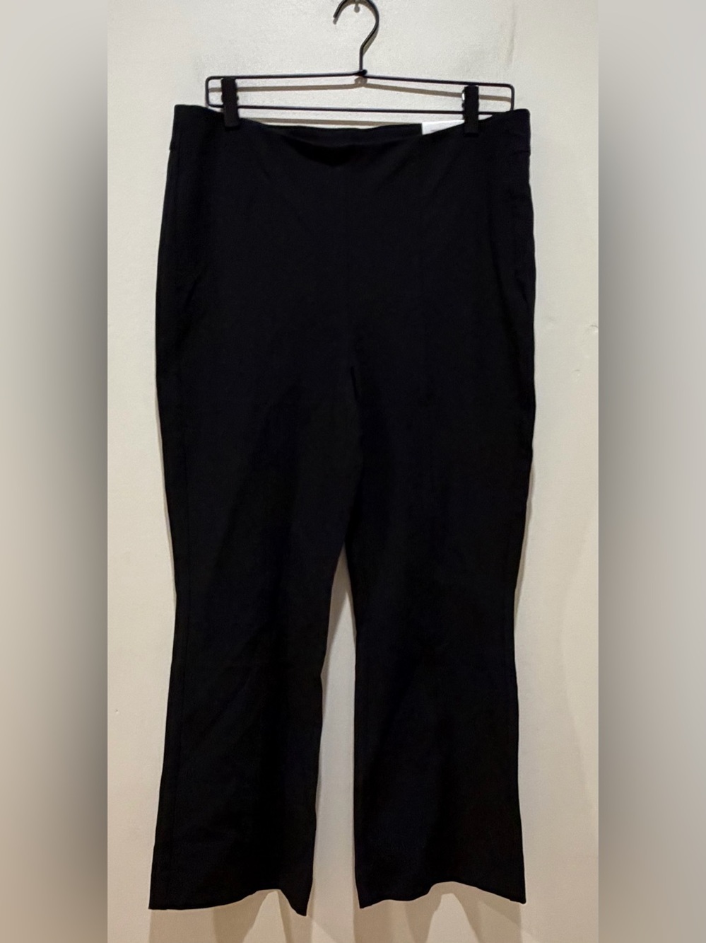 NWT Chico’s So Slimming Juliet Kick Flare Cropped Black Pants - Women’s Size 10